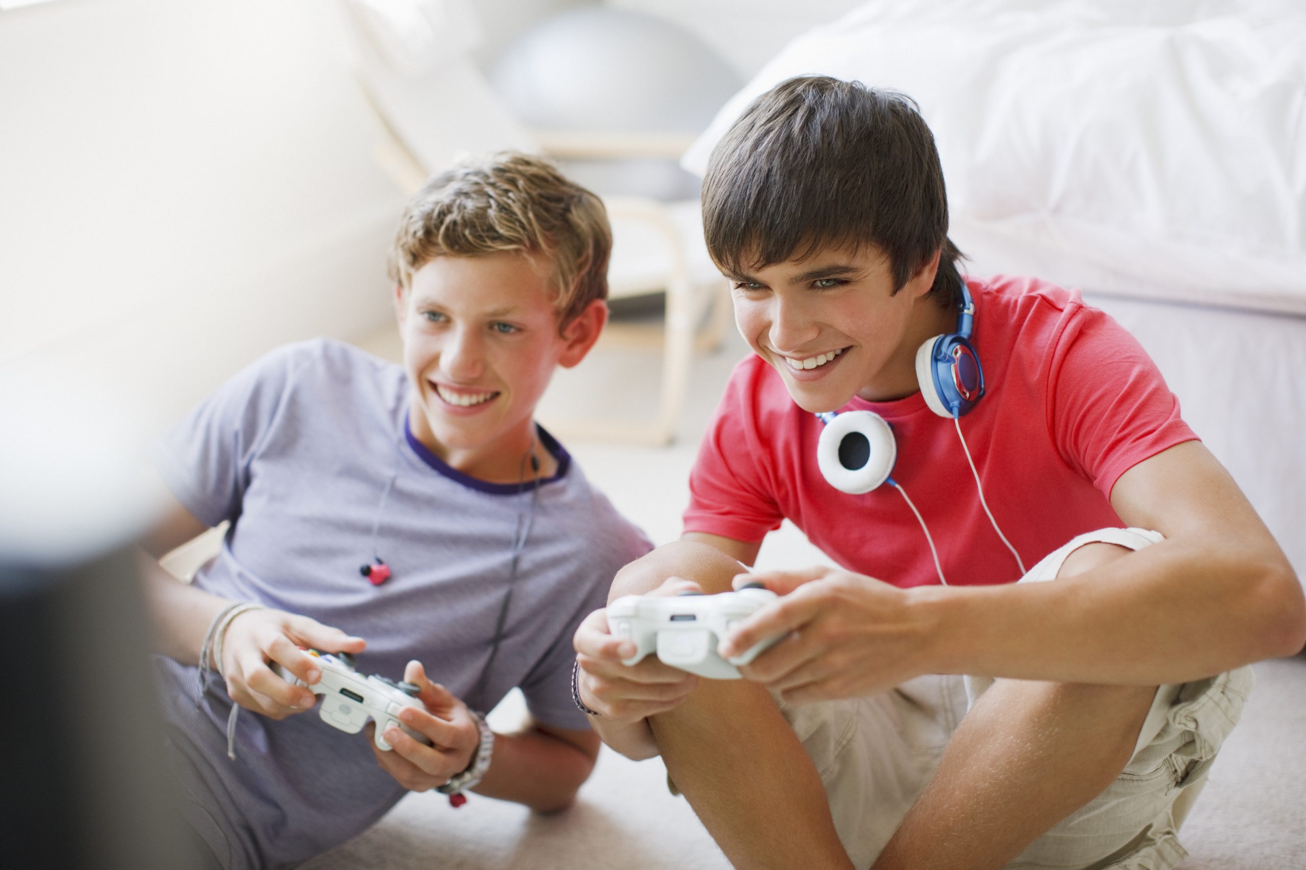 Компьютерные игры порой помогают. Хобби для подростков. Увлечения подростков. Увлеченный подросток. Компьютерные игры для детей.