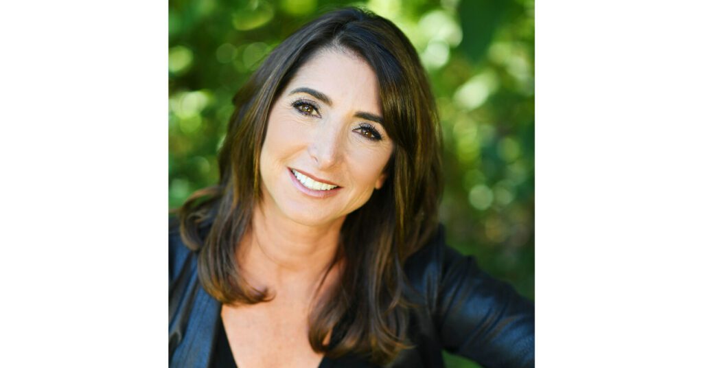 Lisa Tanzer Headshot